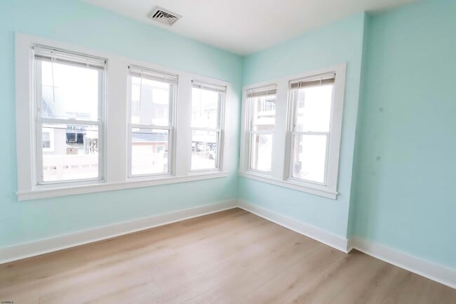 Photo - 129 N Derby Ave