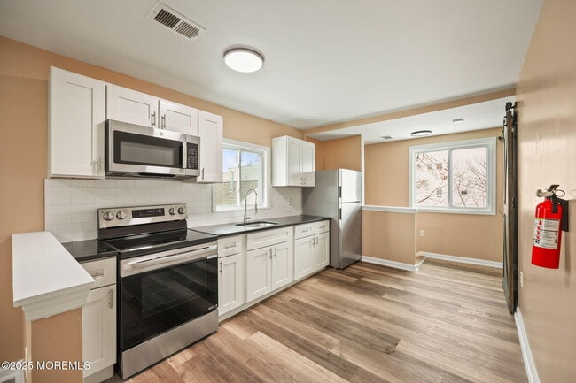 Photo - 143 Center Ave Unidad 2