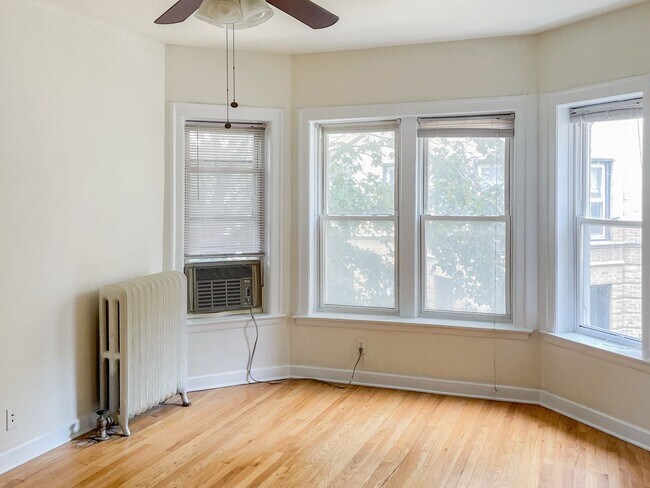 Photo - 3912-28 N. Pine Grove