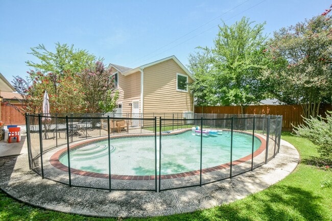 Photo - 9906 Cedardale Dr