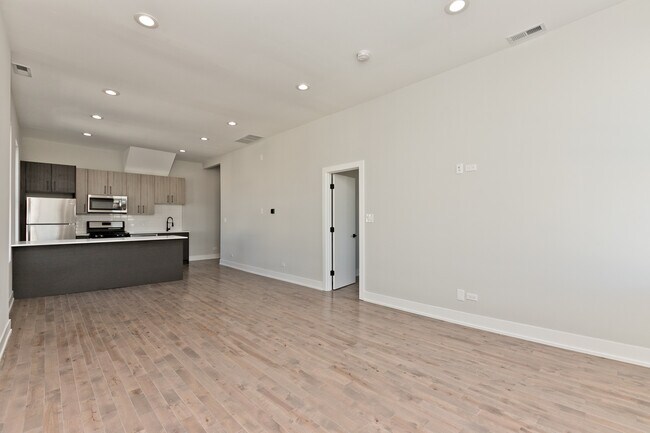 Photo - 1926 S May St Unit 3F