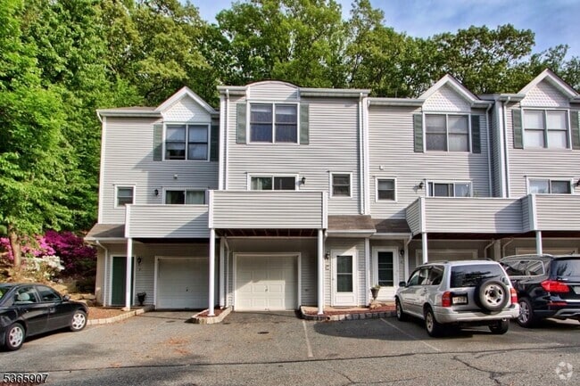 Building Photo - 4 Woods Edge Rd Rental
