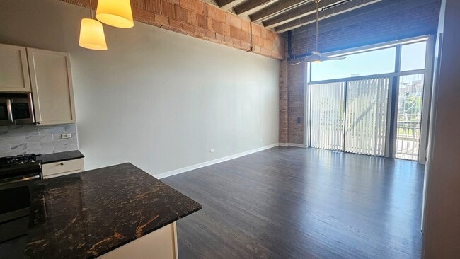 Familty and dinning rooms open floor plan - 2545 S Dearborn St Unit Opera Lofts #405