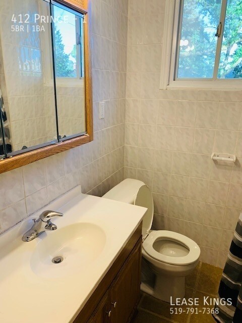 Photo - LARGE AND FURNISHED MAIN FLOOR UNIT-  ALL ... Unit 1