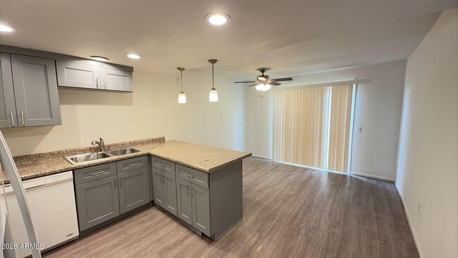 Building Photo - 4418 N 53rd Ln Unit 2