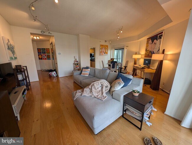 Photo - 1600 N Oak St Unit 1828