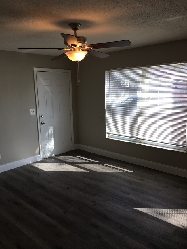 Photo - 805 10th St SW