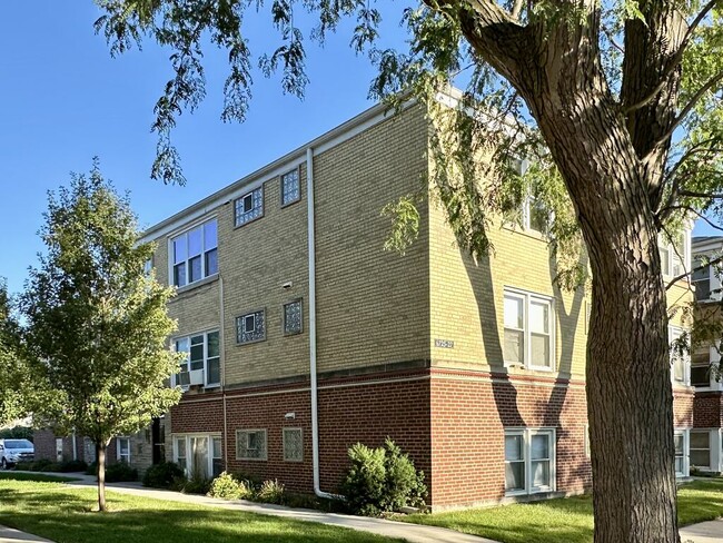 Building Photo - 6725 N California Ave Rental