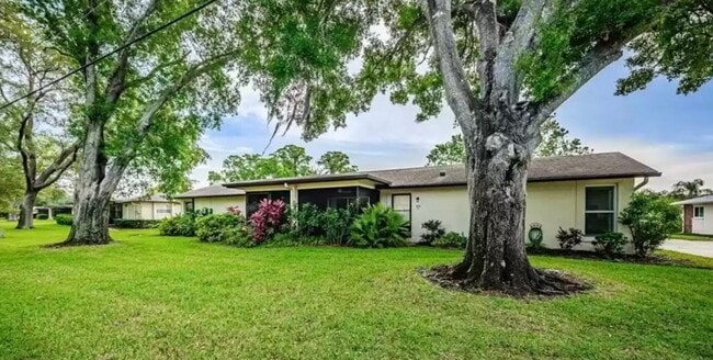 Building Photo - 1223 Queen Anne Dr