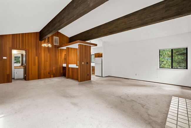 Photo - Incline Village: Condo - 3 Bedrooms, 2.5 Bathrooms, Garage, Walk to Lake / Hyatt / Restaurants / ...