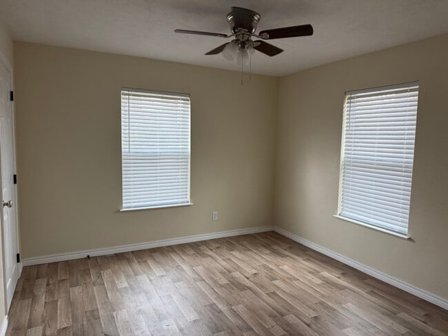 Photo - 635 S Archie St