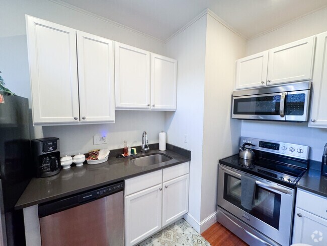 Building Photo - 1891 Beacon St Unit 3 Rental