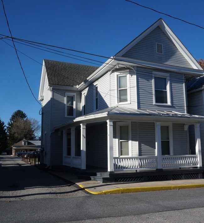 Building Photo - 114 N Penn St Unit #2