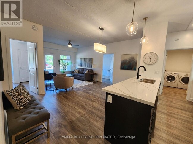 Photo - 5629 Swayze Dr Unité B207