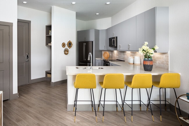 Broadstone East End apartments — community photo