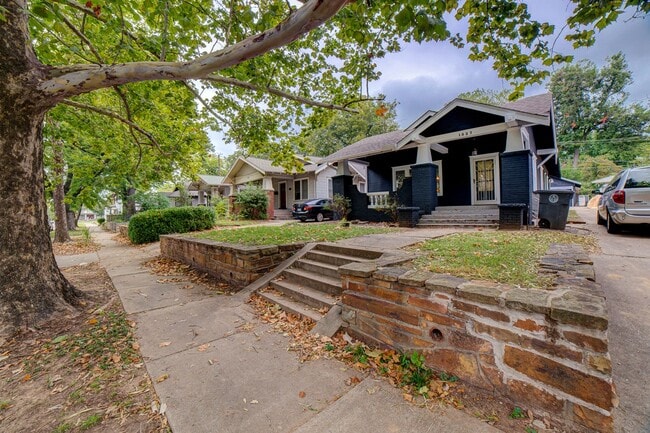 Photo - 2 Bed | 1.5 Bath in Midtown close to Utica Square & Cherry St!