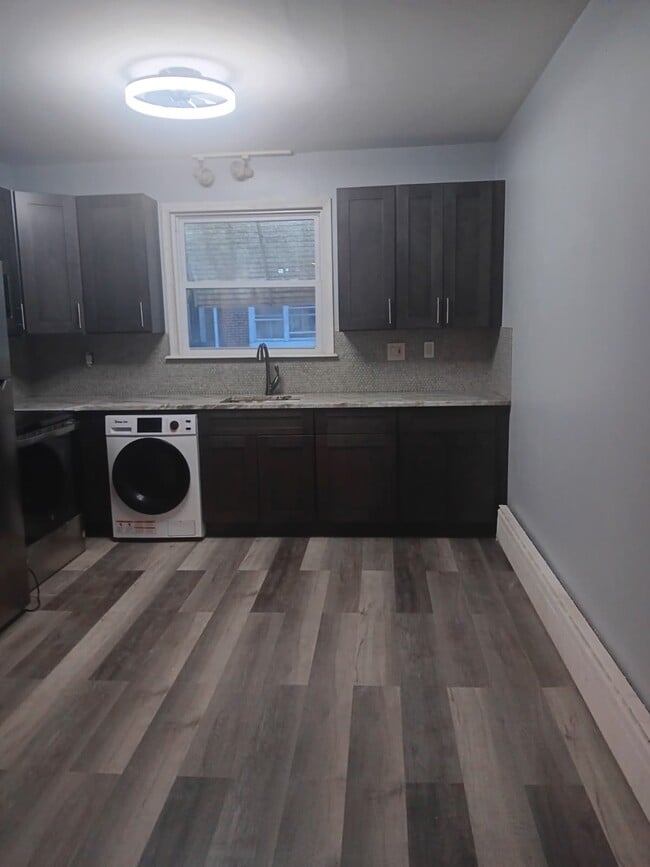 Photo - 1438 Van Kirk St