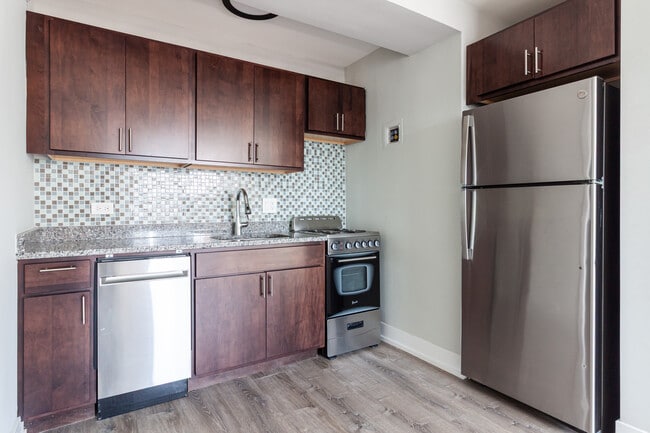Building Photo - 419 W Wellington Ave Rental