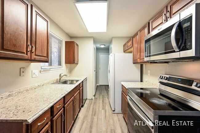 Photo - 2 S Macon Ct