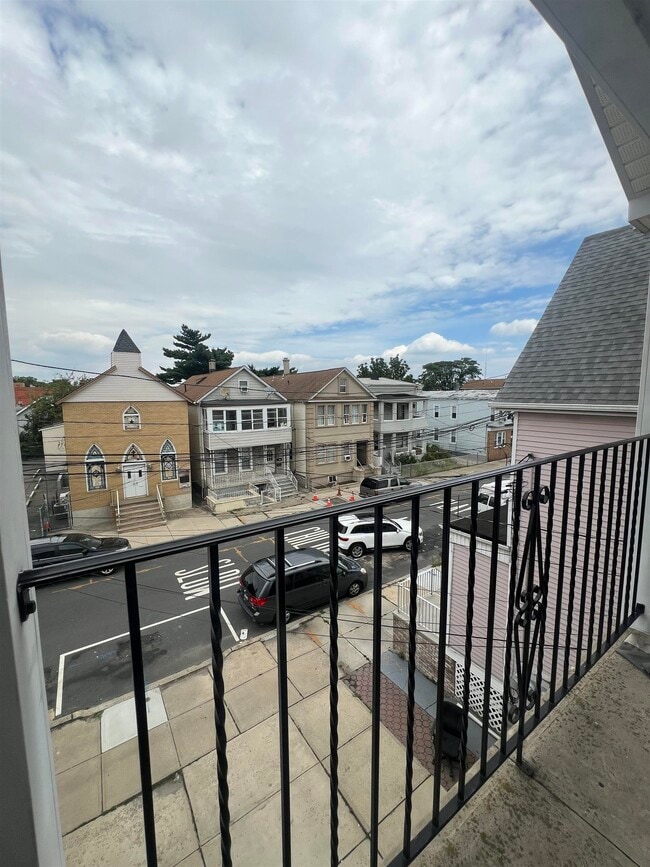 Photo - 92 W 21st St Unit 2