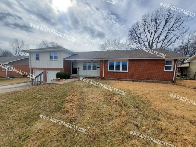 Photo - Spacious 2 Bedroom Duplex in Raytown-Avail...