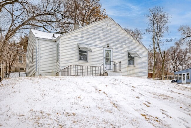 Photo - 6905 N 33rd St