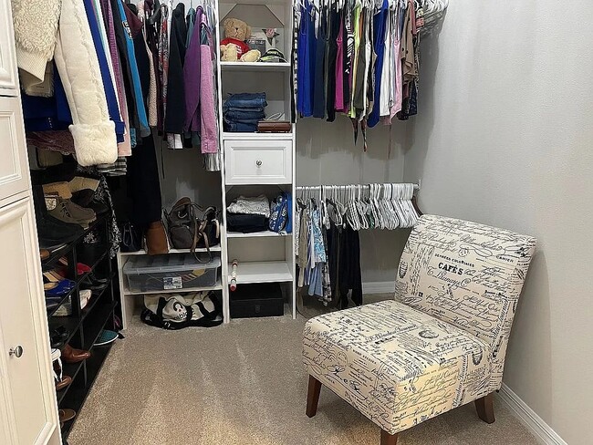 MBR Closet - 5617 Trevesta Pl