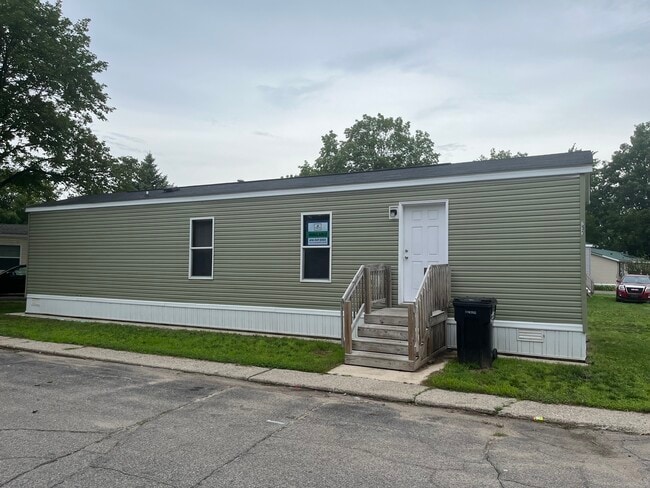 Photo - 359 S Green Meadow St SE