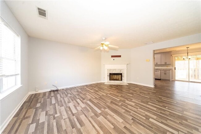 Photo - 811 Sugar Oak Ln