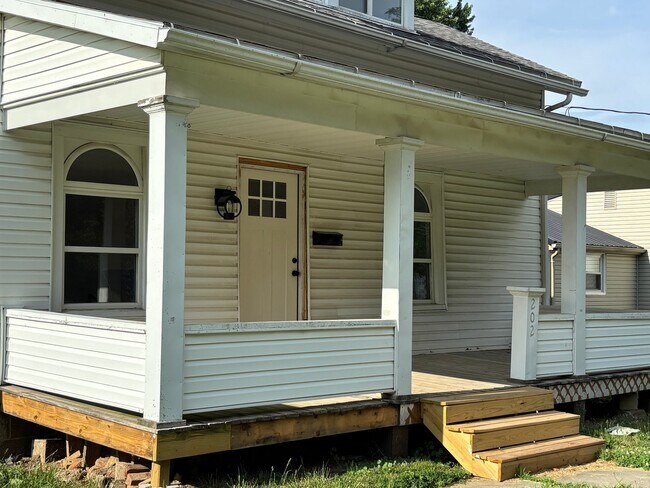 Photo - 202 W Broadway St