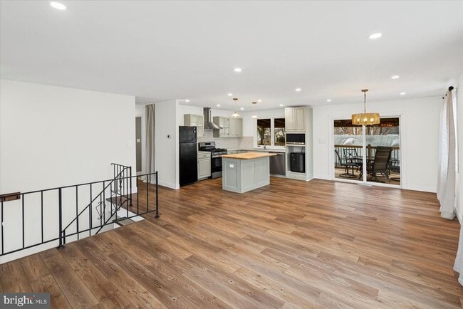 Photo - 220 Garnett Rd