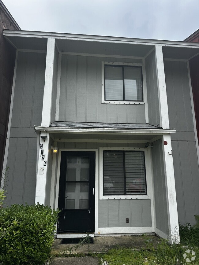 Building Photo - 5126 Lance St Unit B Rental