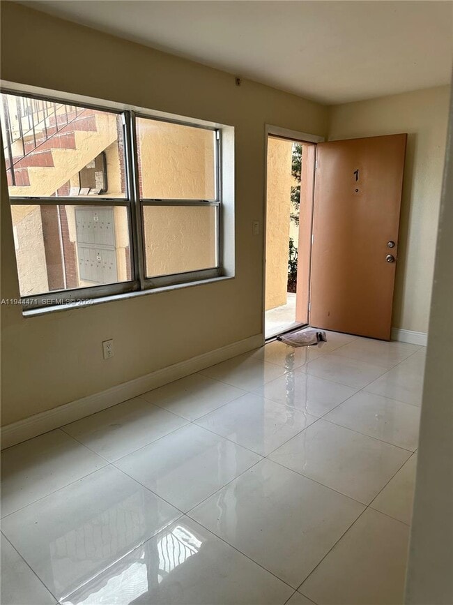 Photo - 1640 SW 1st St Unidad 7