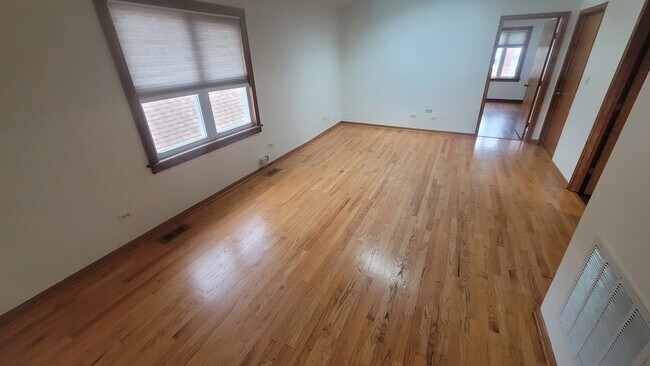 Photo - 2977 N Lawndale Ave Unidad 3