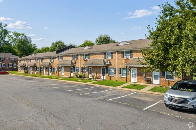 Primary Photo - Southgate Apartments