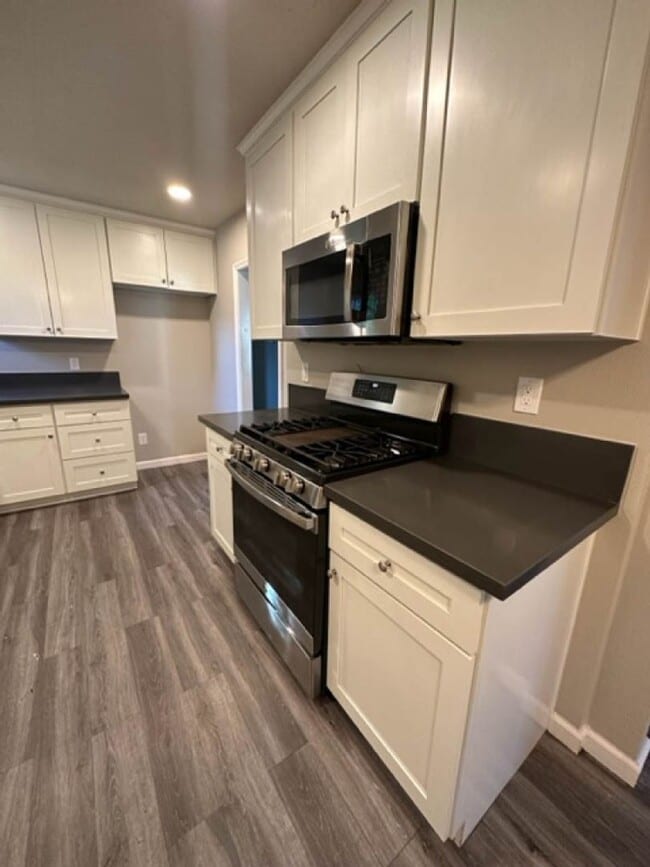 Building Photo - Desirable 3 bedroom 2 bath home