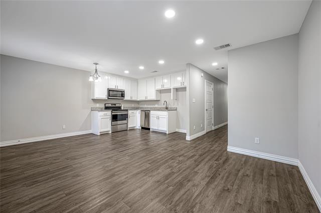 Photo - 907 W Collins St