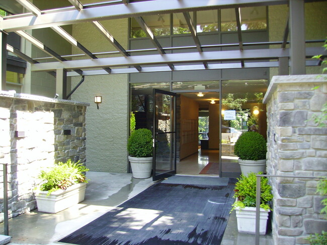 Building Photo - 16250 Pacific Hwy Unit 16250