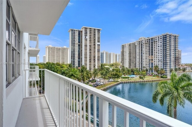 Photo - 2851 NE 183rd St Unit 616E