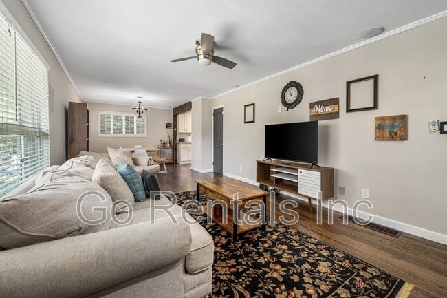 Photo - 1017 52nd St S