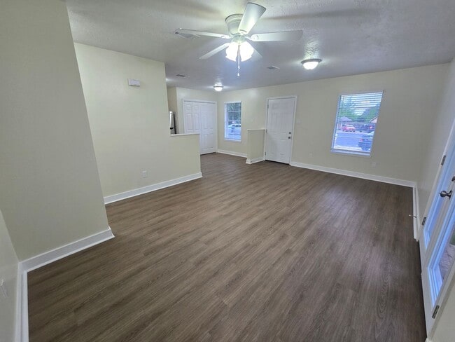 Photo - Remodeled 2 Bed 1 Bath Duplex for Lease!!