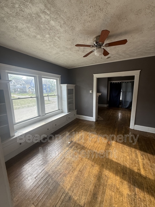 Building Photo - 12602 Locke Ave