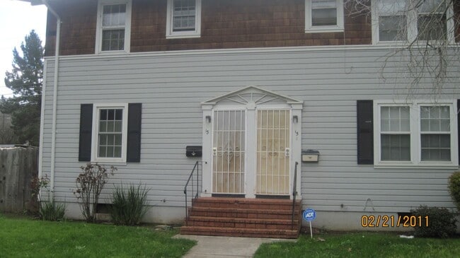Building Photo - 15 Werden St