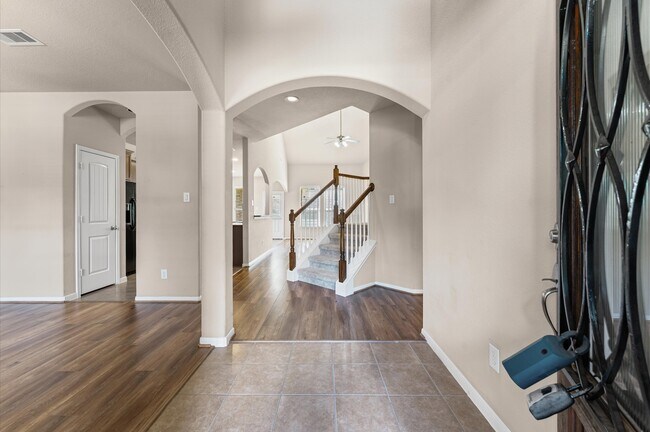 Photo - 115 Black Swan Pl