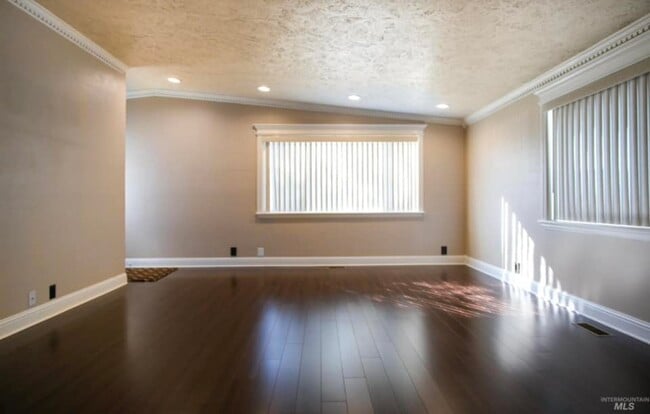 Photo - Rupert - 15th Drive