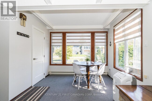 Photo - 7585 Biddulph St