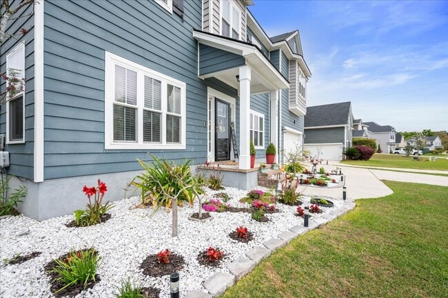 Building Photo - Welcome to Your Ideal Home: Where Luxury a...