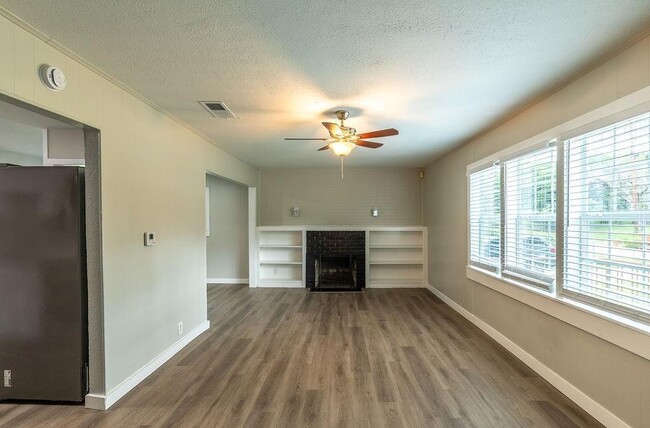 Photo - 6633 Racine Dr