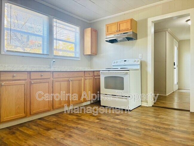 Photo - 110 Martin St