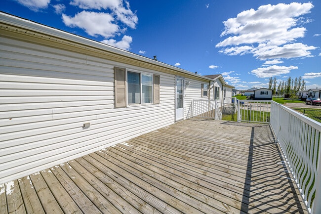 Photo - 589 Stewart St